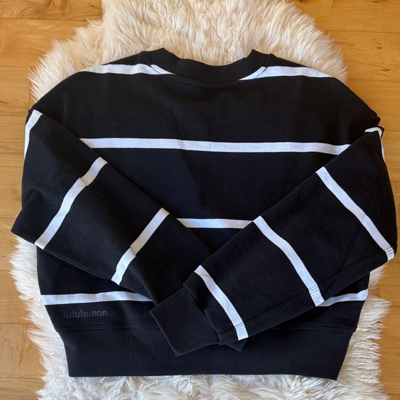 NWOT, Lululemon Black and White Striped sweatshirt, size 2 - Picture 4 of 5